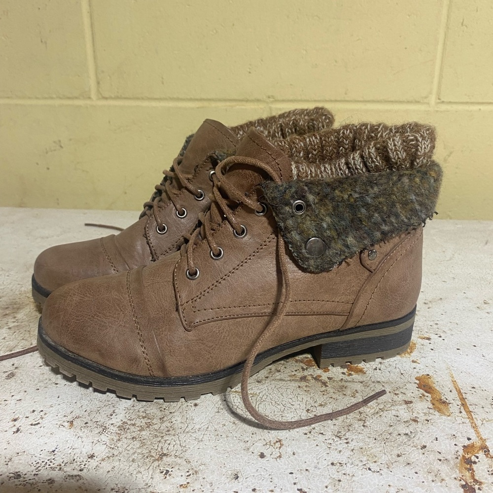 Refresh brand little booties